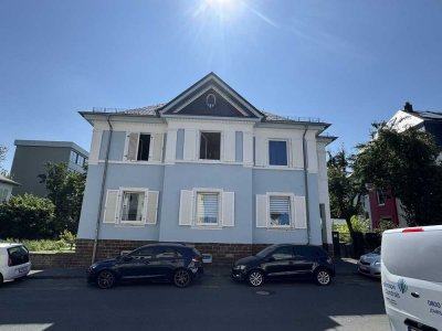 Stilvoll wohnen in denkmalgeschützter Villa - Exklusive Altbauwohnung mit Balkon, Garten und Garage