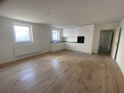 Modernes Stadthaus: 4 Zimmer, 2 Bäder, Parkett, Einbauküche, kernsaniert
