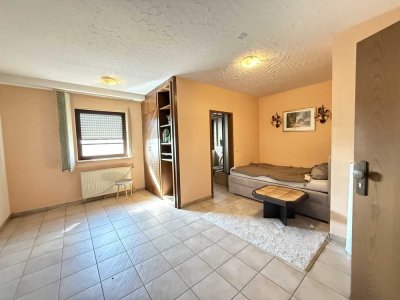 Möbliertes 1-Zimmer-Apartment im 1. OG eines Wohn- und Geschäftshauses – sofort bezugsfrei!