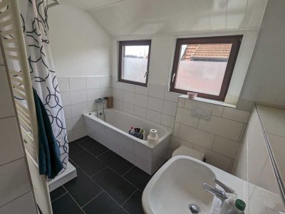 4 ZKB, EBK, großer Balkon in Fronhausen-OT mit Blick in die Natur..