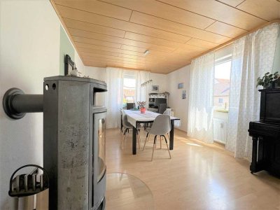 Großzügige Maisonette Wohnung in energetisch teilsaniertem Mehrfamilienhaus