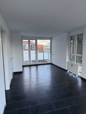 Sanierte Wohnung mit zwei Zimmern sowie Balkon und Einbauküche in München Befristet auf zwei Jahre