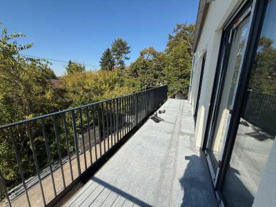 Lichtdurchflutete 4 Zimmer-Wohnung mit großem Balkon