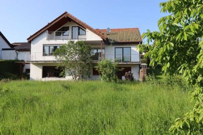 **Großzügiges Zweifamilienhaus mit großem Garten in familienfreundlicher Lage zu vermieten**