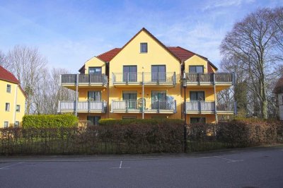 !! Wohntraum im Grünen !! 3 Raum DG-Wohnung auf zwei Etagen mit Sichtholzdecken und großem Balkon