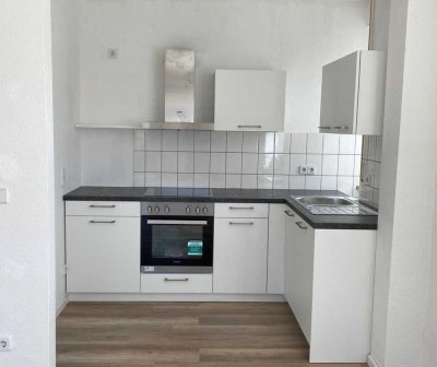 3-Raum-Wohnung mit sonnigem Balkon und Einbauküche