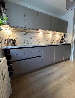 Wunderschöne teilmöblierte 3-Raum-Wohnung mit EBK, TG und Balkon in Neckarstadt-Ost.