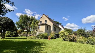 Einfamilienhaus mit großem Grundstück & exklusiver Feuerstätte