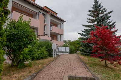 Schöne 2-Zimmer Wohnung mit Balkon und herrlichem Ausblick in ruhiger Lage
