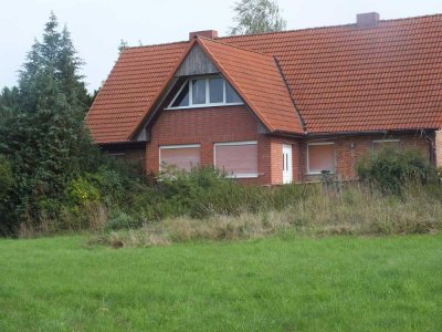Sanierungsbedürftiges Haus mit viel Nebengelass zu verkaufen!