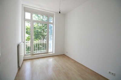 Gemütliche 2-Zimmer Altbauwohnung im 3.OG mit Balkon in Friedrichstadt - sofort bezugsfrei!