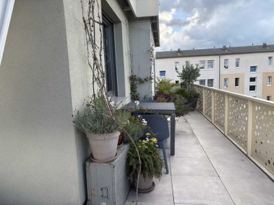 Geschmackvolle 4-Raum-Wohnung mit gehobener Innenausstattung mit EBK in Cottbus