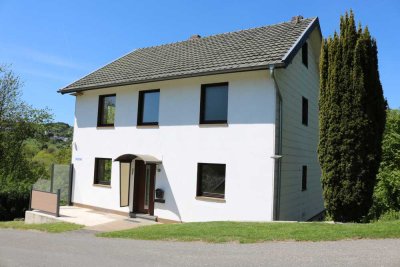 Solides Einfamilienhaus in naturnaher Lage - Platz für die ganze Familie