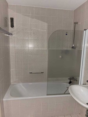 2-Zimmer-Wohnung mit Balkon und Loggia in ruhiger Lage in Ottobrunn - Ideal für Singles!