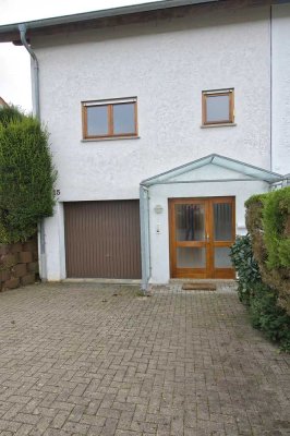 Schöne Doppelhaushälfte in Mühlhausen in sehr ruhiger Lage