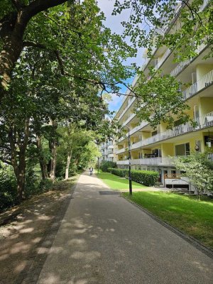 Vollständig renovierte 3-Zimmer-Wohnung mit Balkon und Einbauküche in Bremen