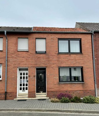 Preiswertes, gepflegtes 4-Raum-Reihenhaus in Geilenkirchen-Teveren