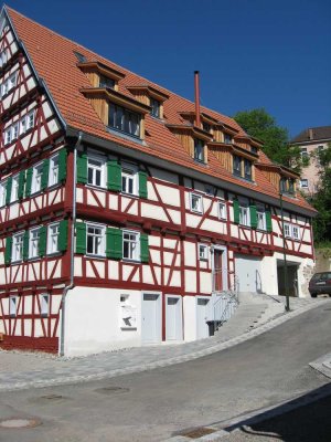 Freundliche 5-Zimmer-Maisonette-Wohnung mit gehobener Ausstattung/Balkon im denkmalgeschützten Haus