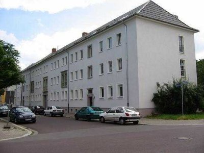 funktional geschnittene 3-Raum-Wohnung mit großem Balkon zum ruhigen Innenhof