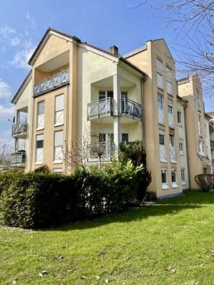 Sonnige 2-Zimmer-Wohnung mit eigenem Garten und Tiefgarage