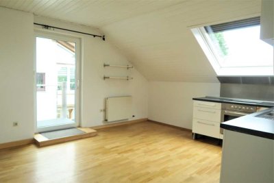 Charmante 3 Zi.-DG-Wohnung mit eigenem Eingang