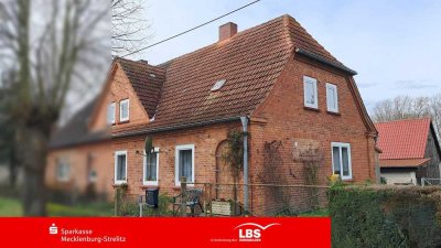 Landhaushälfte mit grünem Grundstück
