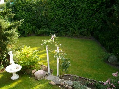 2-2,5 -EG- Dachgeschoss-Wohnung mit geh.. Innenausstattung  und Garten