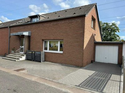 Doppelhaushälfte mit Garten-/Balkon und Garage in Köln-Heimersdorf