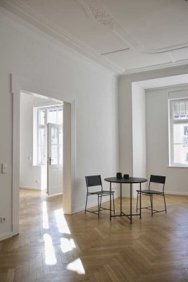 Exklusiver Wohntraum im denkmalgeschützten Altbau: Elegante 6-Zimmer-Wohnung im Herzen Schwabings
