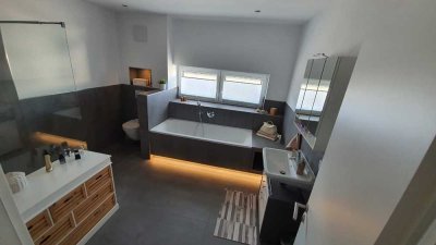 Moderne Doppelhäushälfte mit 2 Bädern, Terrasse/Garten uvm.