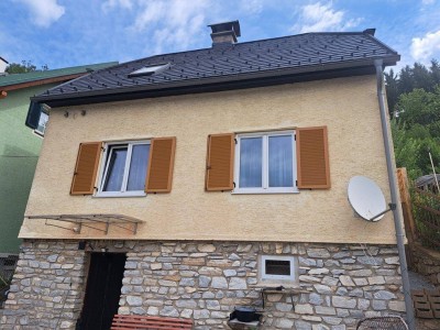Solides, teilsaniertes Wohnhaus in ruhiger Wohnlage