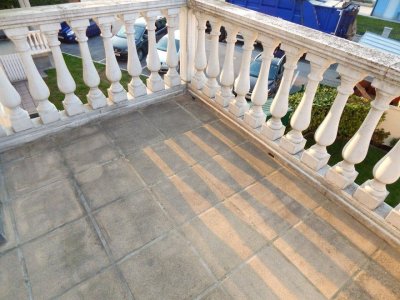 Helle 2 Zimmer Wohnung mit Balkon und PKW-Stellplatz