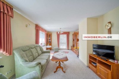 IMMOBERLIN.DE - Attraktives Einfamilienhaus mit Nebengebäude & Garage auf großem Grundstück in natur