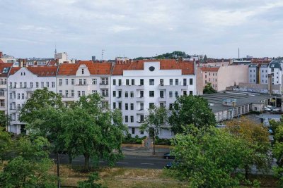 Bezugsfreie 2-Zimmerwohnung mit Altbaucharme in modernisiertem Wohnhaus in Wedding