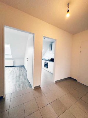 EIGENNUTZUNG ODER KAPITALANLAGE: NEU SANIERTE,  TOLLE DG-WOHNUNG IN MEERBUSCH-STRÜMP