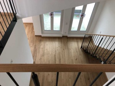 GALERIEWOHNUNG mit EBK und Loggia: stilvolle 1,5-Zimmer Dachgeschosswohnung in Freising