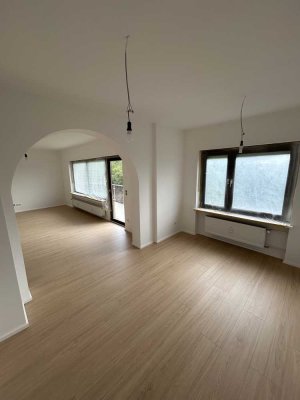 [Erstbezug nach Sanierung] lichtdurchflutete 3,5 Zimmer - Whg. in Zweifamilienhaus in Gräfelfing