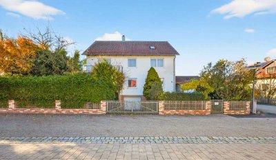 Solides Zweifamilienhaus mit Potenzial in Scheuer!