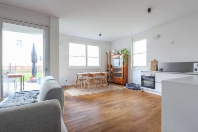 2 Zimmer Neubauwohnung am Schlosspark Biesdorf. Eigener Garten. Barrierefrei. Tiefgarage Stellplatz.