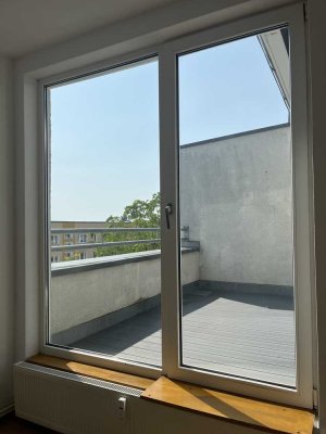 4 Zimmer Altbauwohnung mit  herrlichem Südwest Balkon!