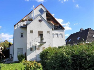 Bezugsfreie 4-Zimmer-Eigentumswohnung, Dachgeschoß, ca. 98 m², 2 Balkone, Kamin, Garten, Carport