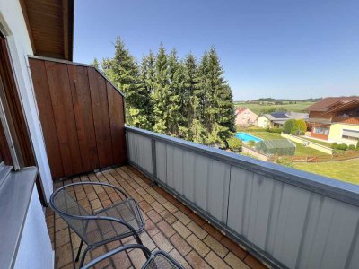 Stilvolle 2-Zimmer-Dachgeschosswohnung mit traumhafter Aussicht in guter Lage mit Balkon und EBK