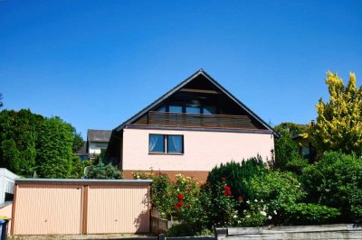 Gepflegtes Einfamilienhaus mit Doppelgarage auf sonnigem Grundstück