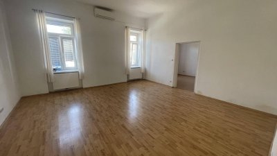 Zentral gelegene Altbauwohnung mit Entwicklungspotential