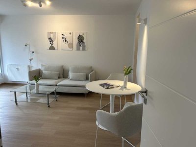 Frisch saniert + chic möbliert: Sonnige Wohnung mit Terrasse am Heilsberg