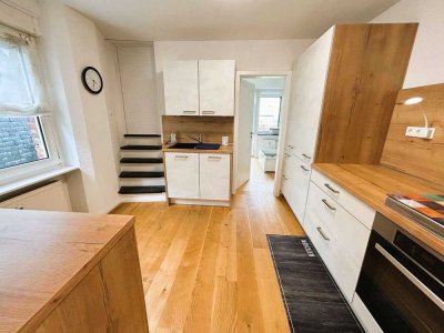 Zentral, möbliert, mit Balkon - Möblierte 2-Zimmer-Wohnung mit Flair