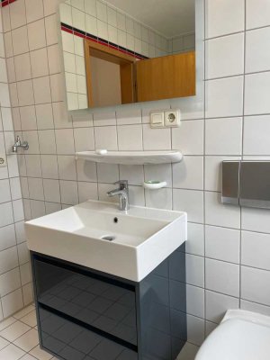 Attraktive und neuwertige 3-Raum-Wohnung mit Balkon und EBK in Hitzhofen