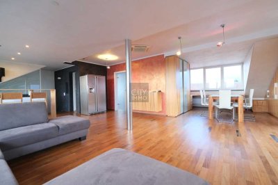 Luxuriöse Dachgeschosswohnung mit Balkon, Einbauküche und Schreinereinbauten