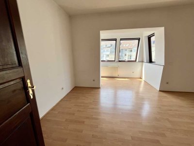 Helle 2-Zimmer-Wohnung mit offene Küche