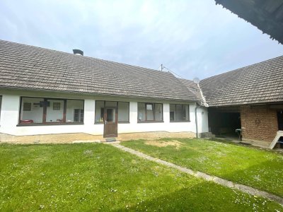 Rustikaler Dreikanthof mit Entwicklungspotenzial in ruhiger Lage